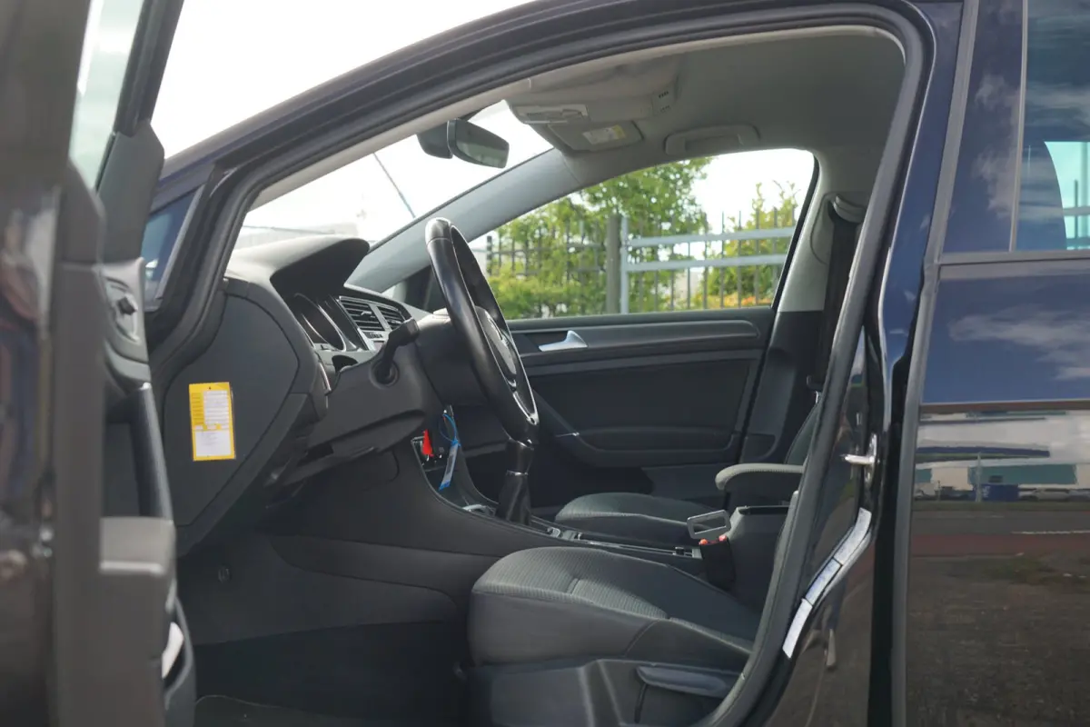 1.4 TSI Connected Series | Deep Black Metallic | AppleCarplay/Navi/Cruise/Bluetooth/A