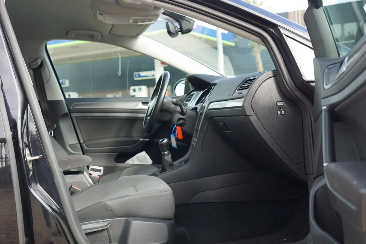 1.4 TSI Connected Series | Deep Black Metallic | AppleCarplay/Navi/Cruise/Bluetooth/A