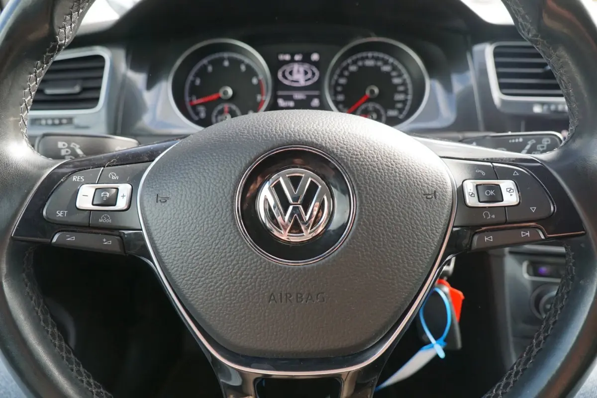 1.4 TSI Connected Series | Deep Black Metallic | AppleCarplay/Navi/Cruise/Bluetooth/A