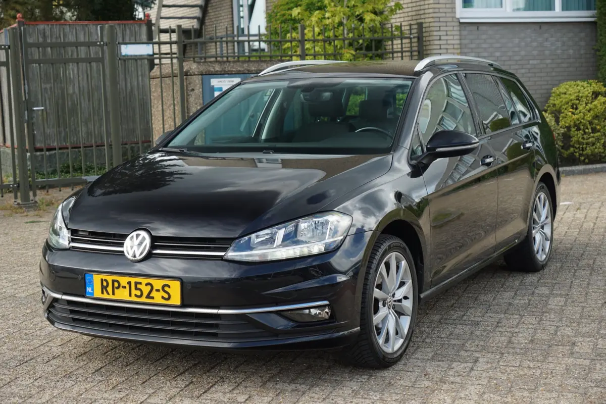 1.4 TSI Connected Series | Deep Black Metallic | AppleCarplay/Navi/Cruise/Bluetooth/A