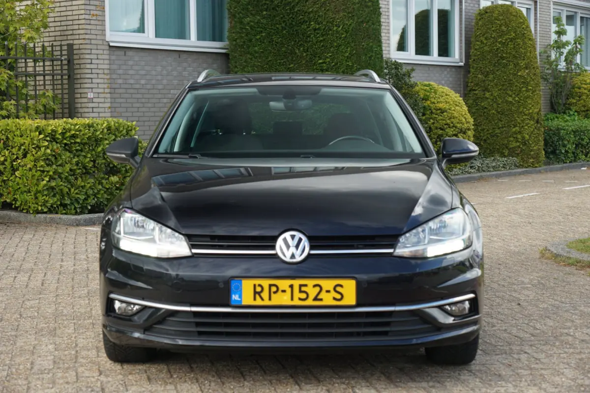 1.4 TSI Connected Series | Deep Black Metallic | AppleCarplay/Navi/Cruise/Bluetooth/A