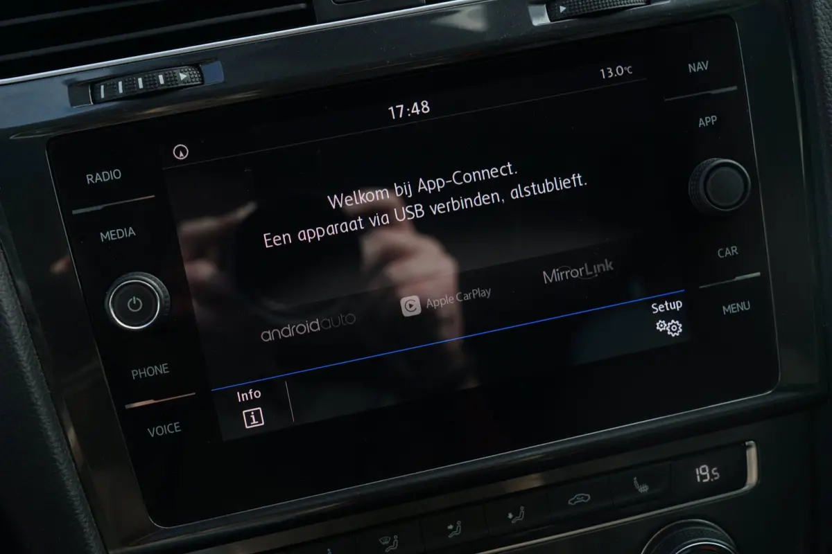 1.4 TSI Connected Series | Deep Black Metallic | AppleCarplay/Navi/Cruise/Bluetooth/A