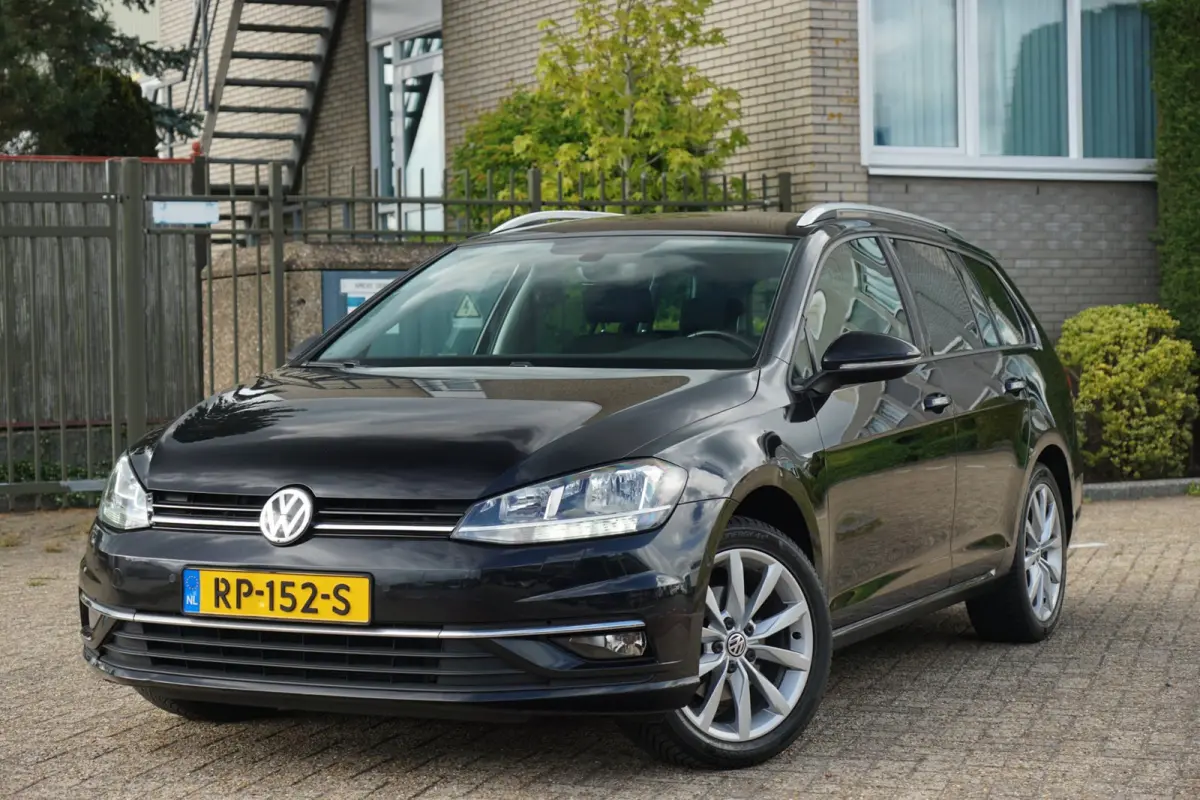 1.4 TSI Connected Series | Deep Black Metallic | AppleCarplay/Navi/Cruise/Bluetooth/A