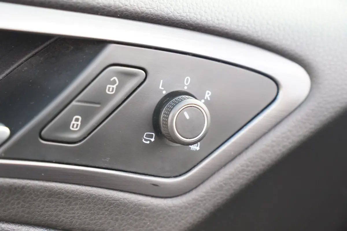 1.4 TSI Connected Series | Deep Black Metallic | AppleCarplay/Navi/Cruise/Bluetooth/A