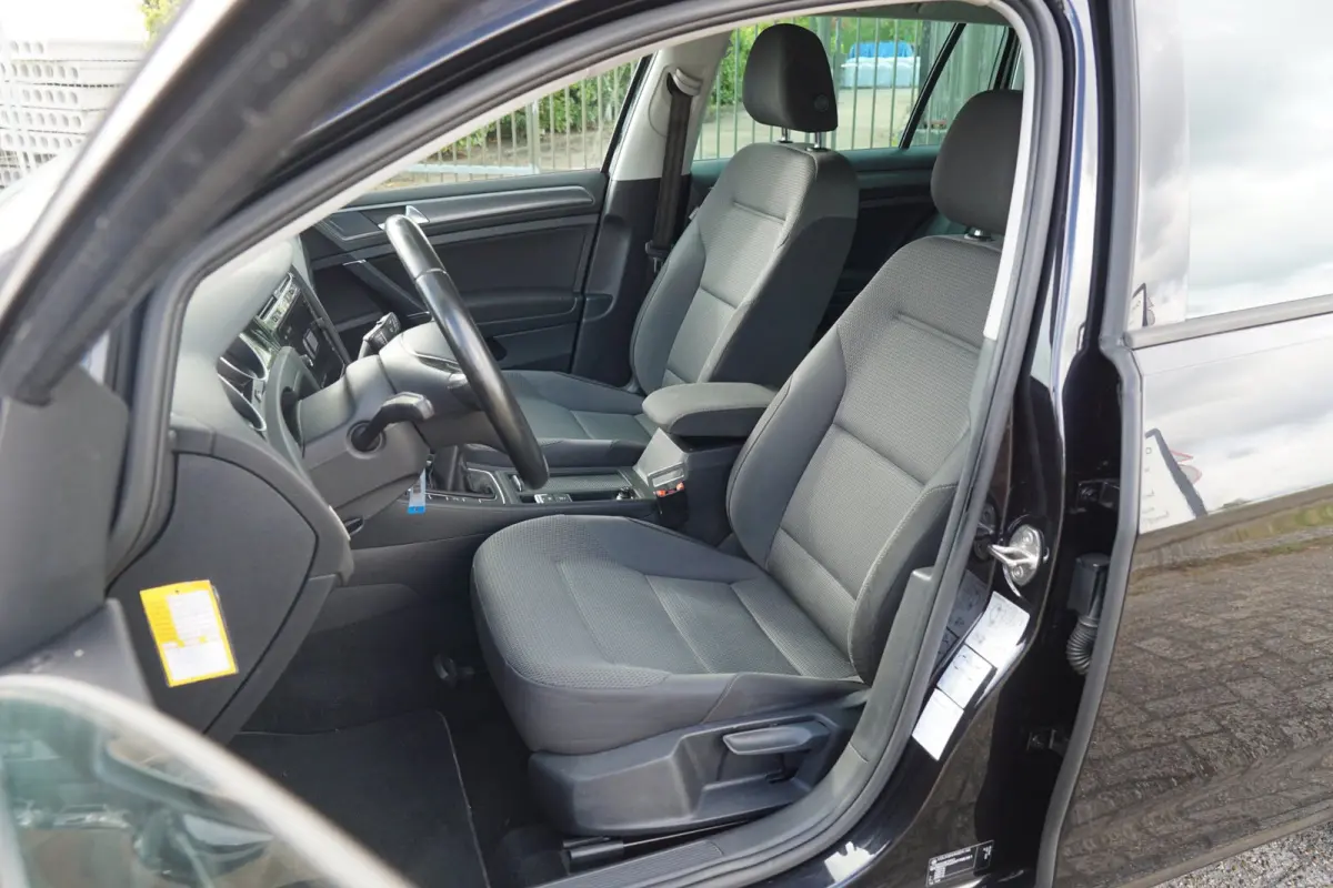 1.4 TSI Connected Series | Deep Black Metallic | AppleCarplay/Navi/Cruise/Bluetooth/A