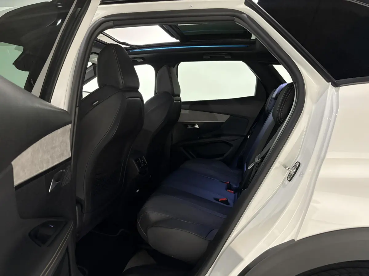 1.2 130pk AUT GT|Black Pack|Panodak|19 inch|Carplay|Navi|Camera|ACC|Side assist|Lane Assist|Elektrische klep|