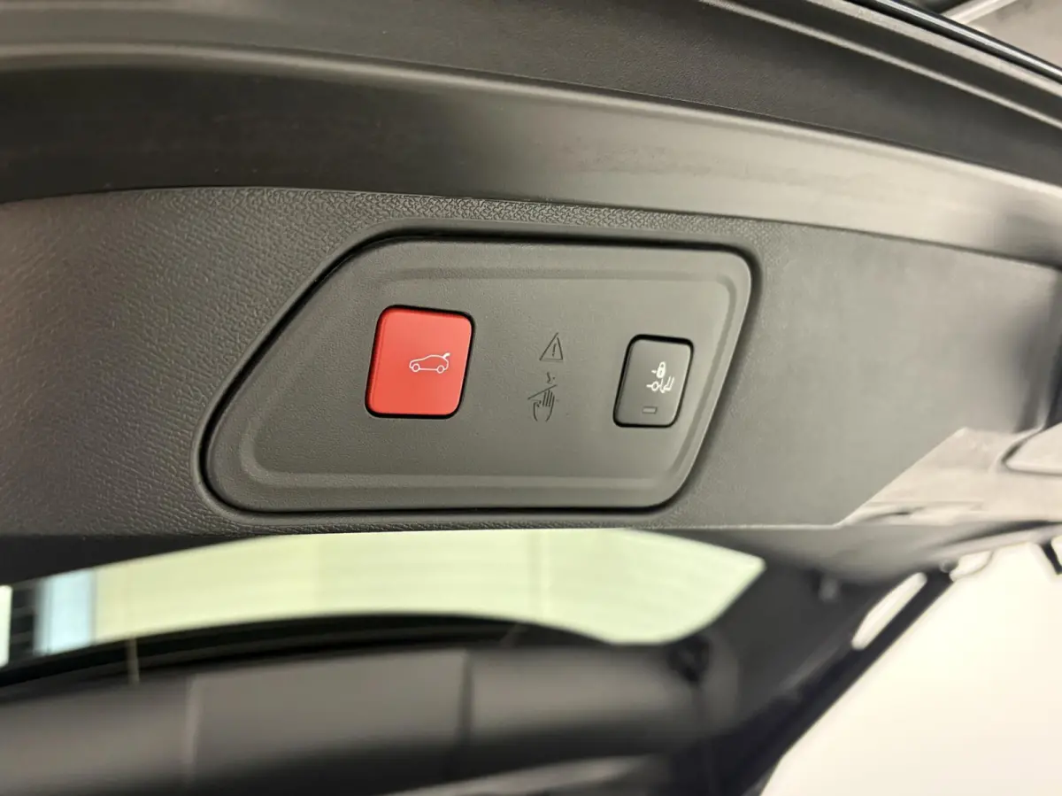 1.6 PHEV HYbrid 225 GT|Black Pack|19''|360 CAM|FOCAL|Carplay|Navi|PDC|ACC|Side assist|Lane Assist|