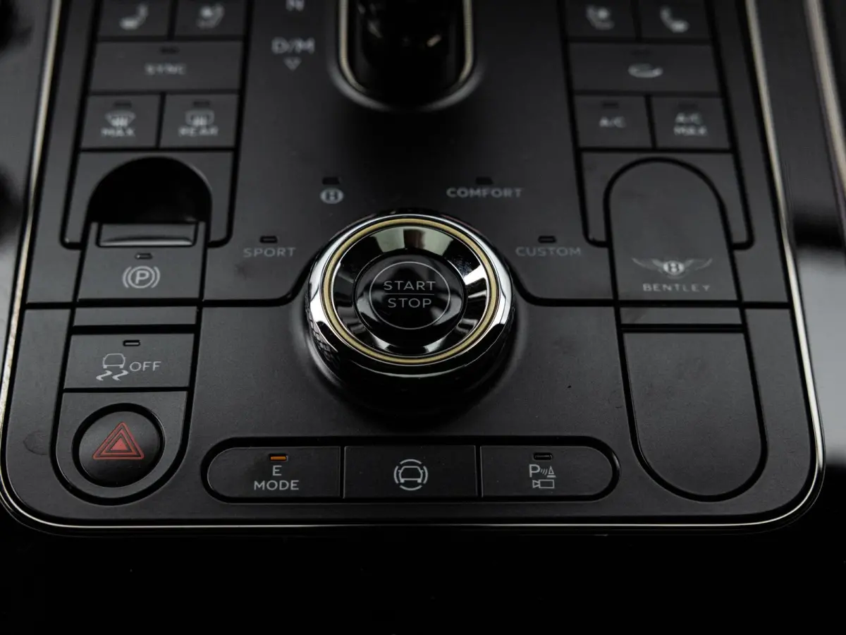 4.0 V8 Hybrid Black Edition | PANORAMADAK | TOURING SPECIFICATION | 22 INCH BLACK | NAIM SOUND | BTW AUTO |