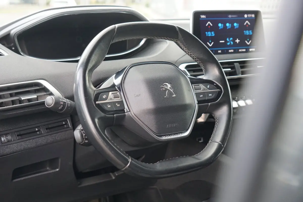 1.2 PureTech Allure AUT | Gris Platinium | Carplay/Stoelverwarming/Cruise/Camera - Keurig!