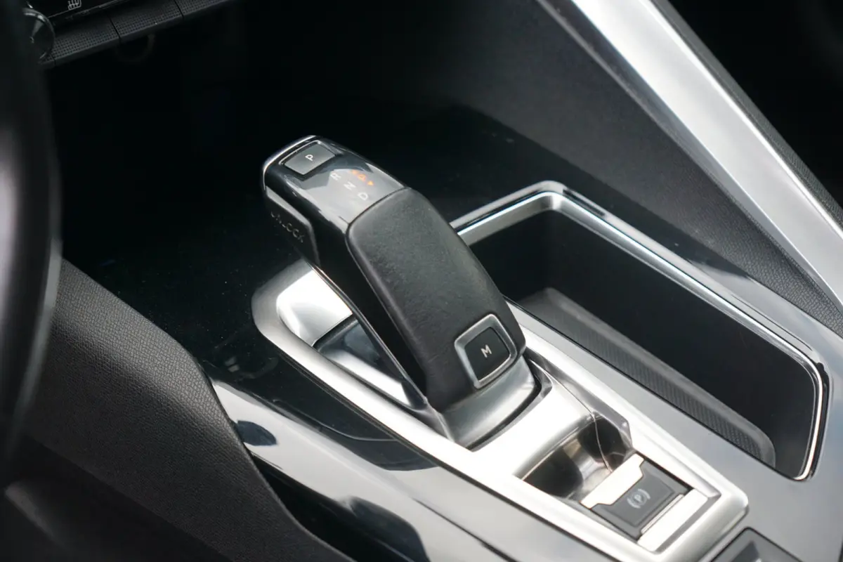 1.2 PureTech Allure AUT | Gris Platinium | Carplay/Stoelverwarming/Cruise/Camera - Keurig!