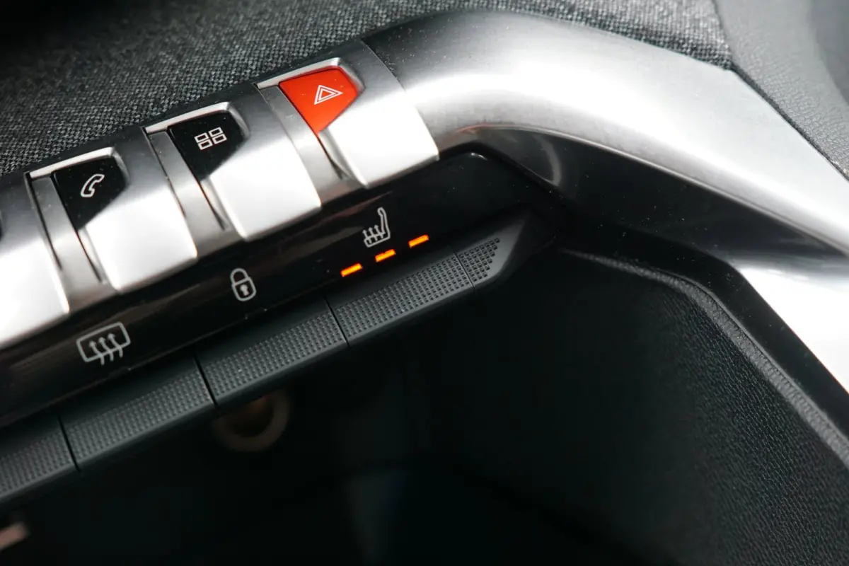 1.2 PureTech Allure AUT | Gris Platinium | Carplay/Stoelverwarming/Cruise/Camera - Keurig!