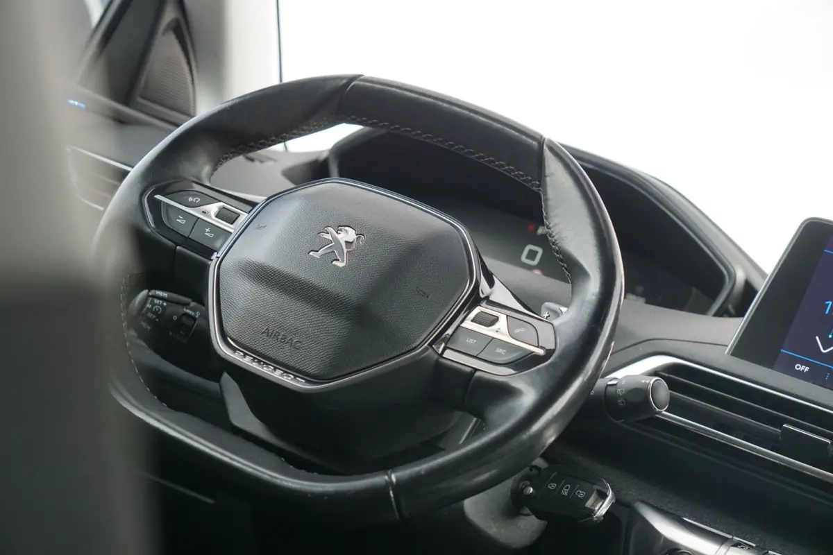 1.2 PureTech Allure AUT | Gris Platinium | Carplay/Stoelverwarming/Cruise/Camera - Keurig!