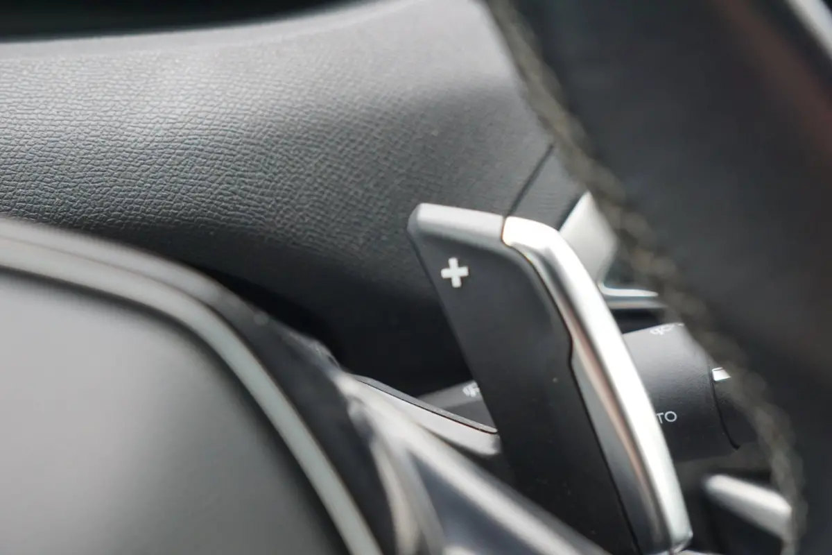 1.2 PureTech Allure AUT | Gris Platinium | Carplay/Stoelverwarming/Cruise/Camera - Keurig!