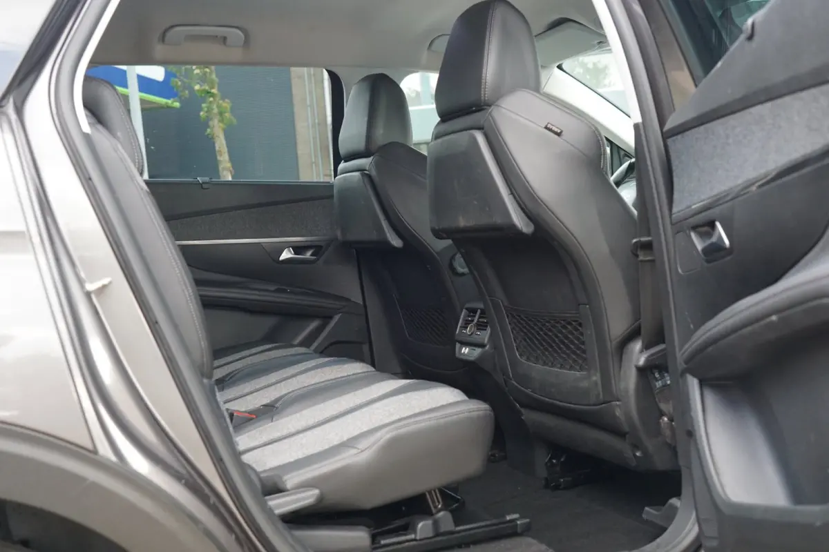 1.2 PureTech Allure AUT | Gris Platinium | Carplay/Stoelverwarming/Cruise/Camera - Keurig!