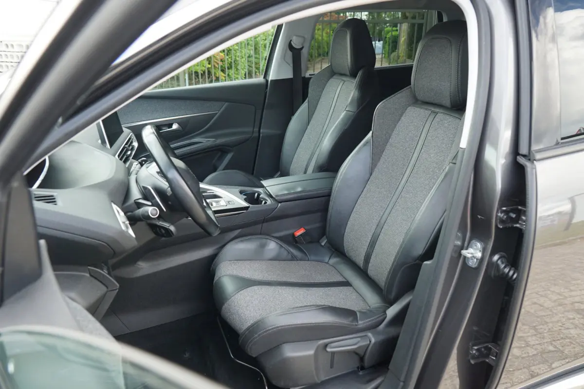 1.2 PureTech Allure AUT | Gris Platinium | Carplay/Stoelverwarming/Cruise/Camera - Keurig!