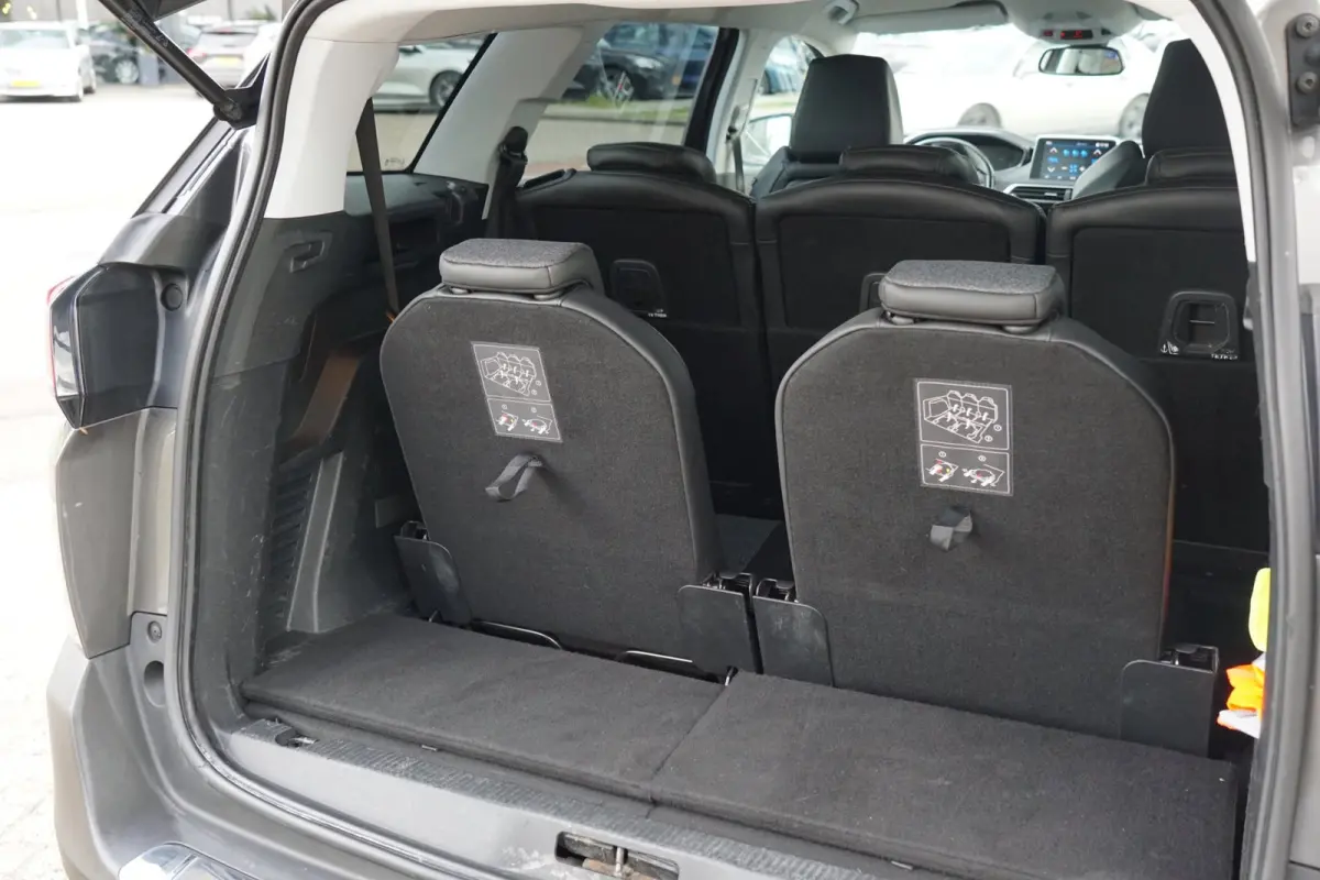 1.2 PureTech Allure AUT | Gris Platinium | Carplay/Stoelverwarming/Cruise/Camera - Keurig!