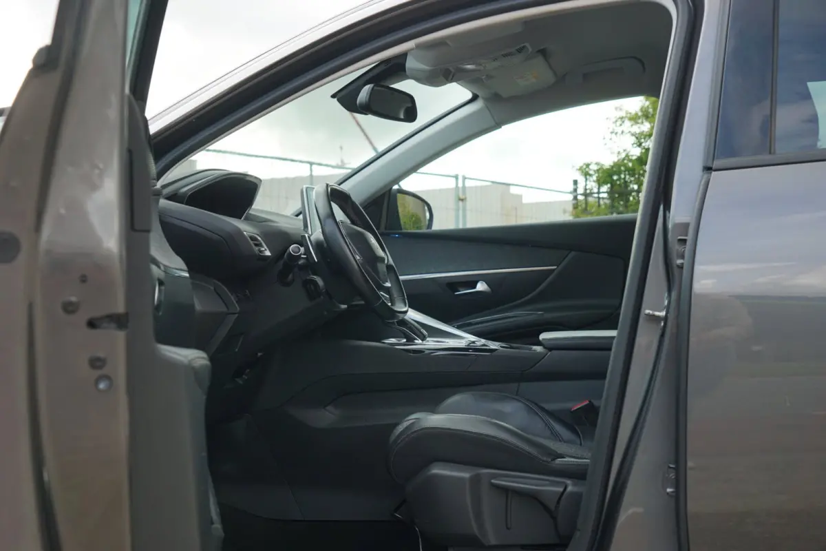1.2 PureTech Allure AUT | Gris Platinium | Carplay/Stoelverwarming/Cruise/Camera - Keurig!