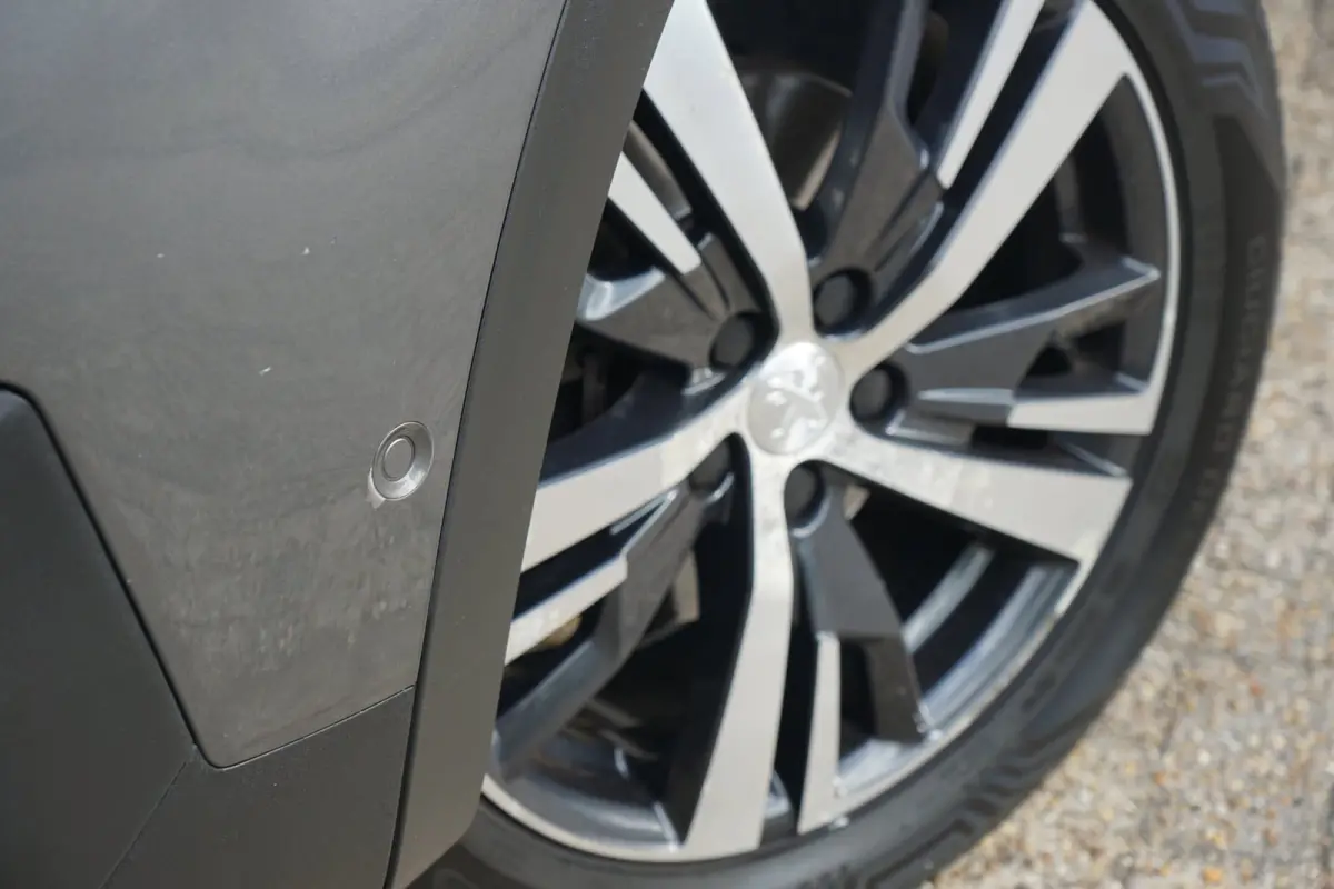 1.2 PureTech Allure AUT | Gris Platinium | Carplay/Stoelverwarming/Cruise/Camera - Keurig!