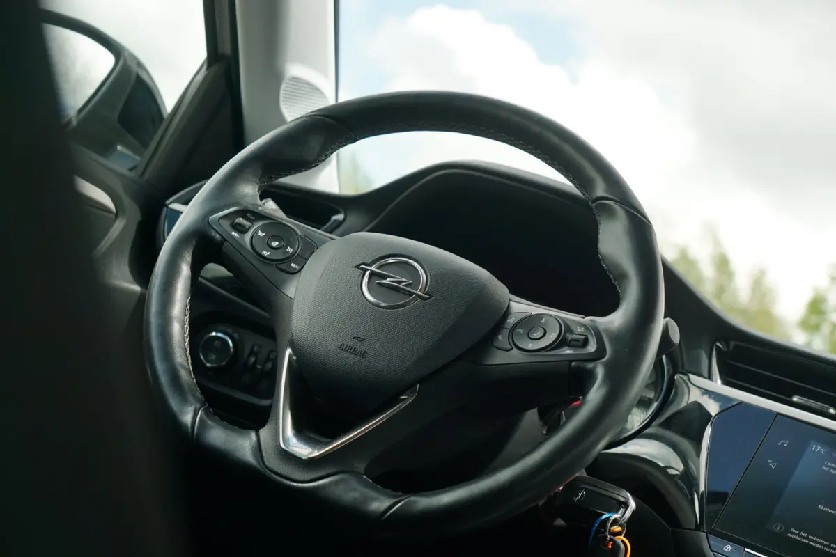1.2 GS Line | Summit White | Carplay/AndroidAuto/Cruise/AC/LMV - Lekker fris!