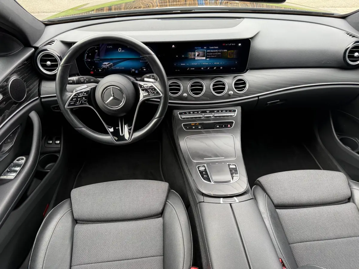 300 e AMG Line | 1E EIGENAAR | 12MND GARANTIE | SCHUIFDAK | LED | SFEER | CARPLAY | DAB | CAMERA | TREKHAAK |