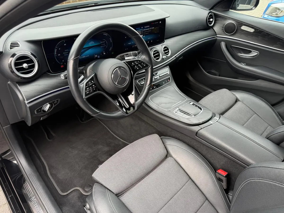 300 e AMG Line | 1E EIGENAAR | 12MND GARANTIE | SCHUIFDAK | LED | SFEER | CARPLAY | DAB | CAMERA | TREKHAAK |