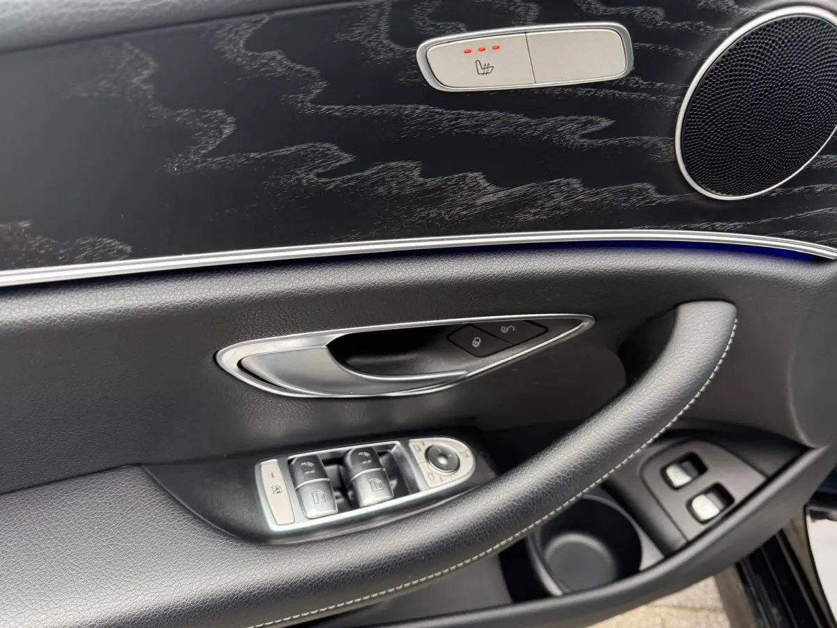 300 e AMG Line | 1E EIGENAAR | 12MND GARANTIE | SCHUIFDAK | LED | SFEER | CARPLAY | DAB | CAMERA | TREKHAAK |