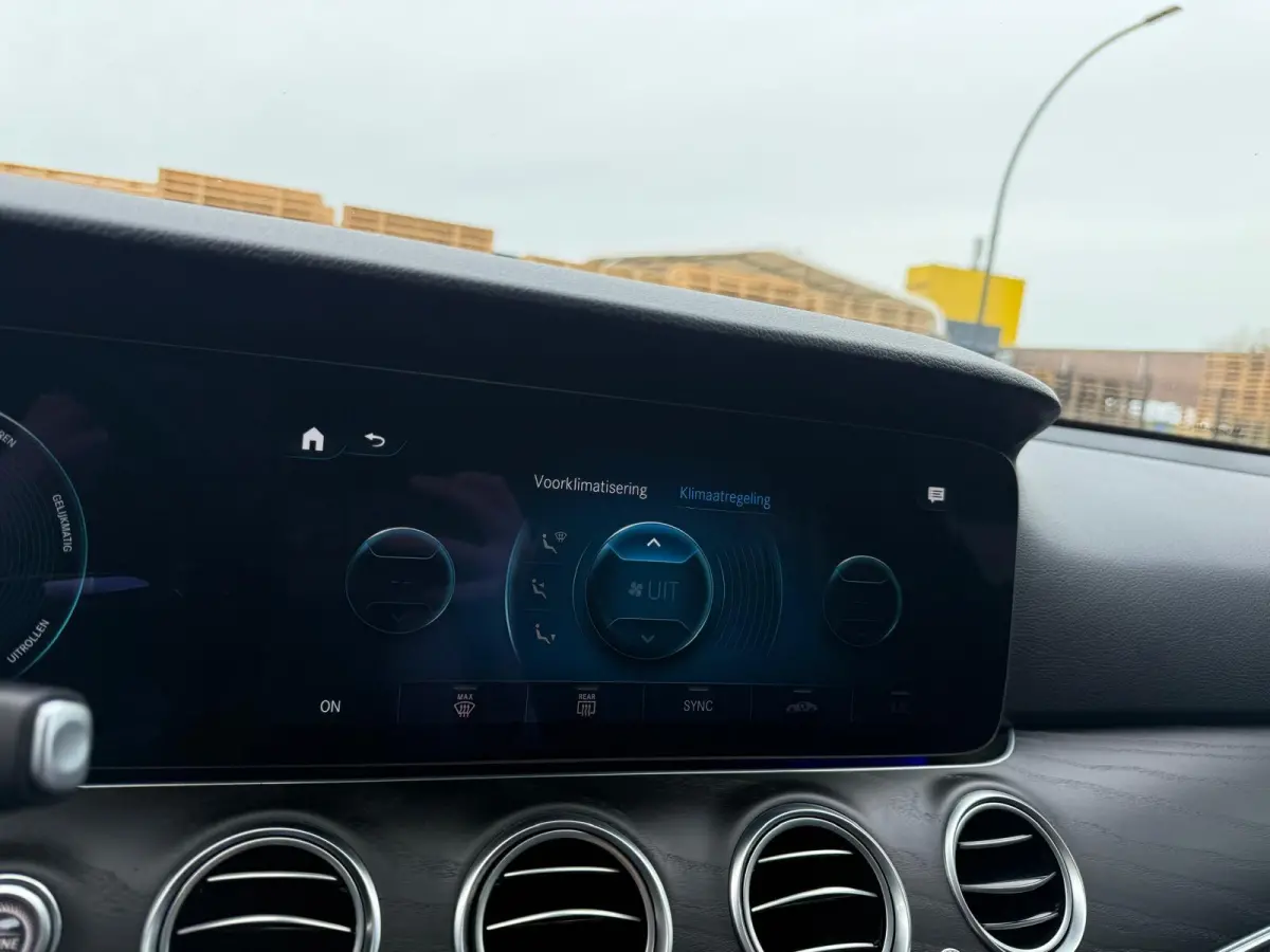 300 e AMG Line | 1E EIGENAAR | 12MND GARANTIE | SCHUIFDAK | LED | SFEER | CARPLAY | DAB | CAMERA | TREKHAAK |