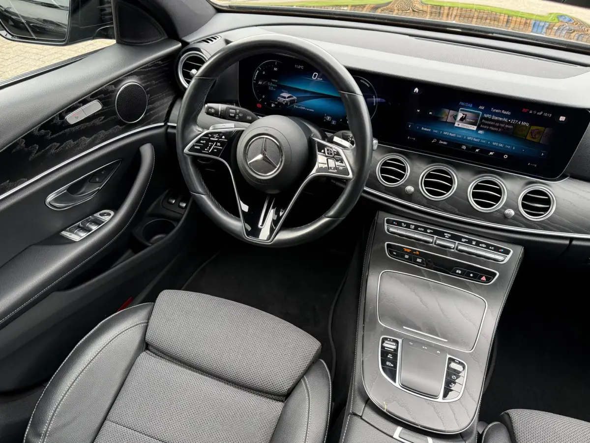 300 e AMG Line | 1E EIGENAAR | 12MND GARANTIE | SCHUIFDAK | LED | SFEER | CARPLAY | DAB | CAMERA | TREKHAAK |