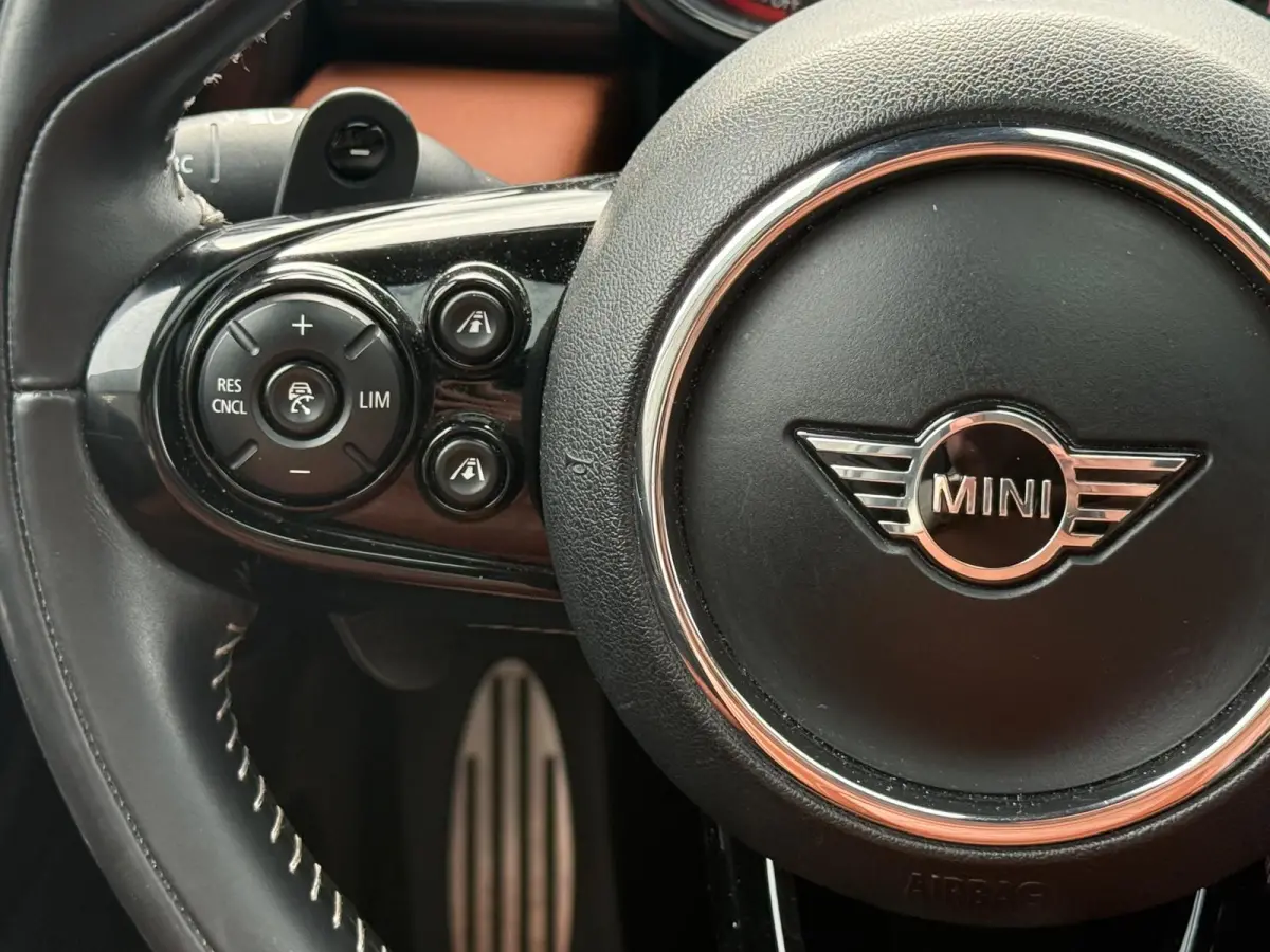 Mini 2.0 John Works Chili | 1E EIGENAAR | 3/6/12MND GARANTIE | 230PK | PANO | ACC | CARPLAY | LED | HEAD-UP | NAVI | DAB |