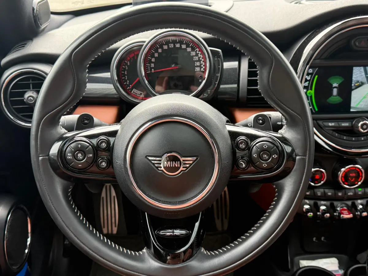 Mini 2.0 John Works Chili | 1E EIGENAAR | 3/6/12MND GARANTIE | 230PK | PANO | ACC | CARPLAY | LED | HEAD-UP | NAVI | DAB |