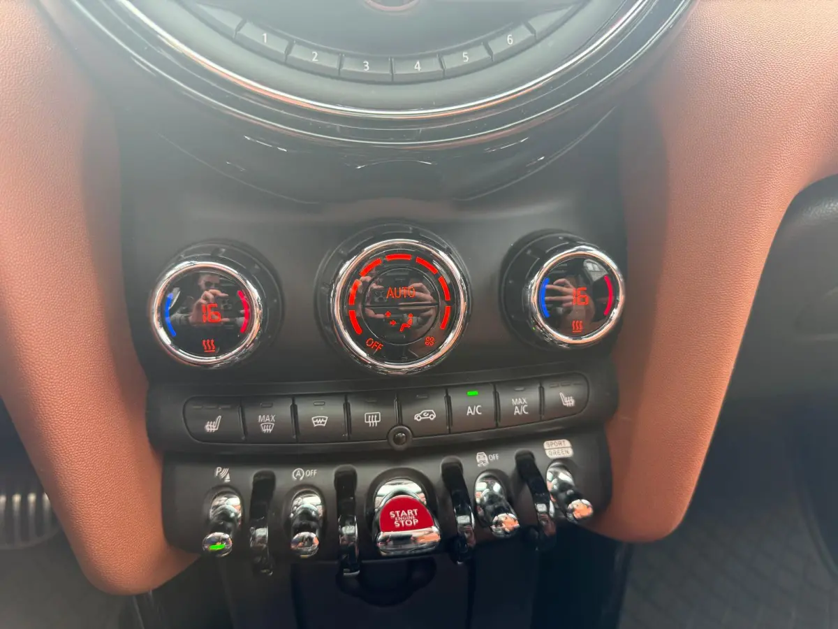 Mini 2.0 John Works Chili | 1E EIGENAAR | 3/6/12MND GARANTIE | 230PK | PANO | ACC | CARPLAY | LED | HEAD-UP | NAVI | DAB |