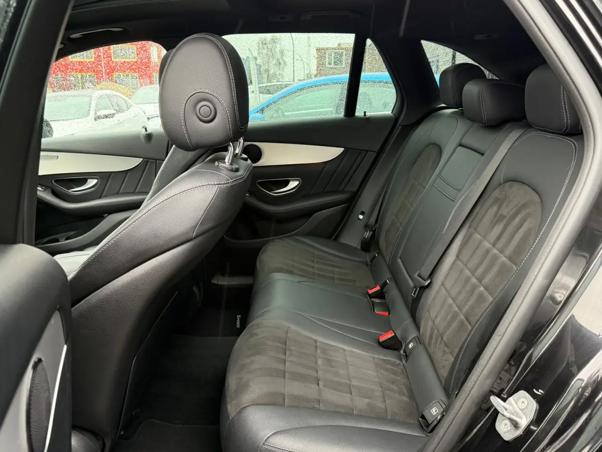 220 d 4MATIC Premium Plus | 3/6/12MND GARANTIE | LED | CARPLAY | PANODAK | CRUISE | NAVI | TREKHAAK |