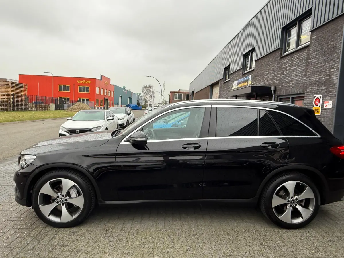 220 d 4MATIC Premium Plus | 3/6/12MND GARANTIE | LED | CARPLAY | PANODAK | CRUISE | NAVI | TREKHAAK |