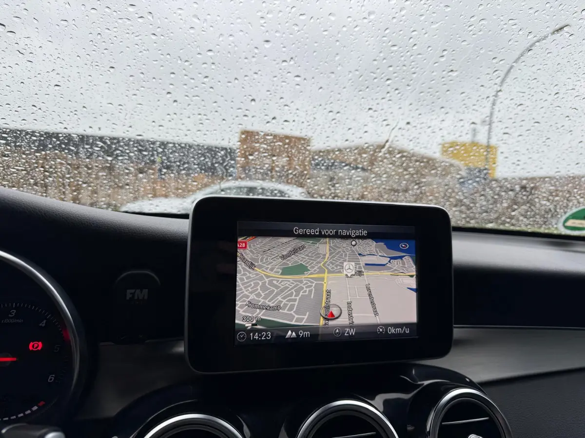 220 d 4MATIC Premium Plus | 3/6/12MND GARANTIE | LED | CARPLAY | PANODAK | CRUISE | NAVI | TREKHAAK |
