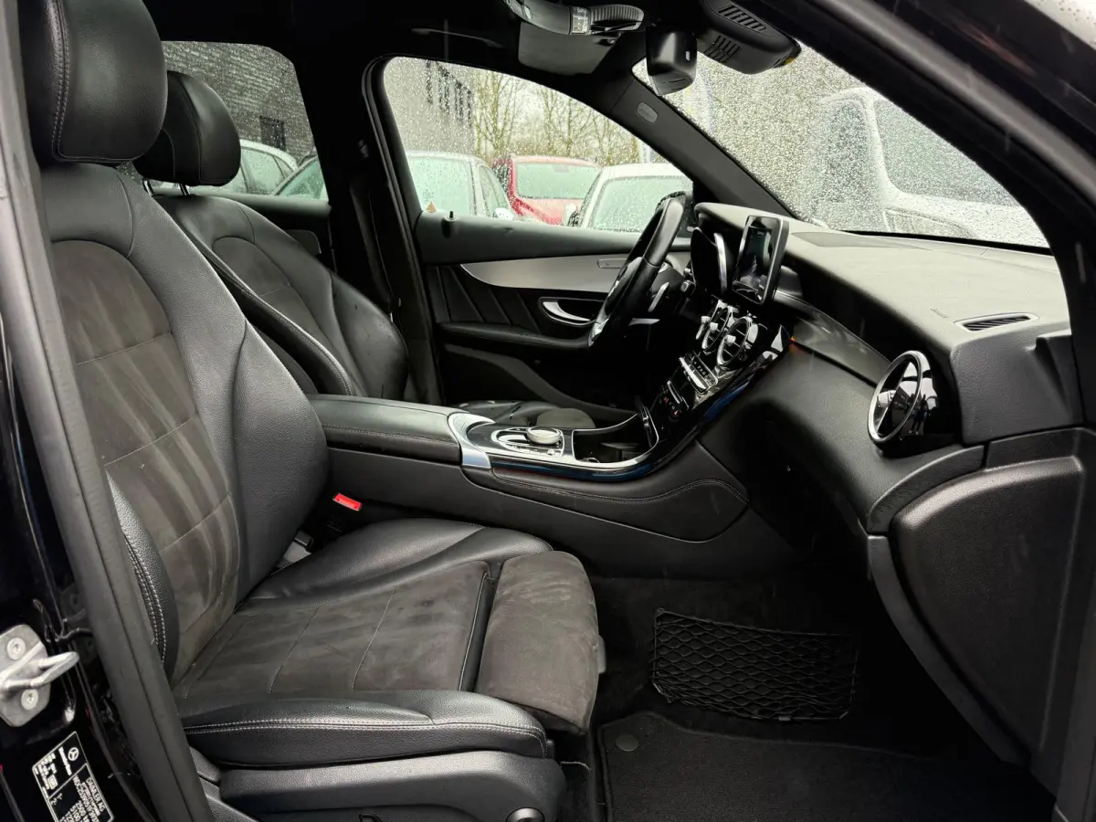 220 d 4MATIC Premium Plus | 3/6/12MND GARANTIE | LED | CARPLAY | PANODAK | CRUISE | NAVI | TREKHAAK |