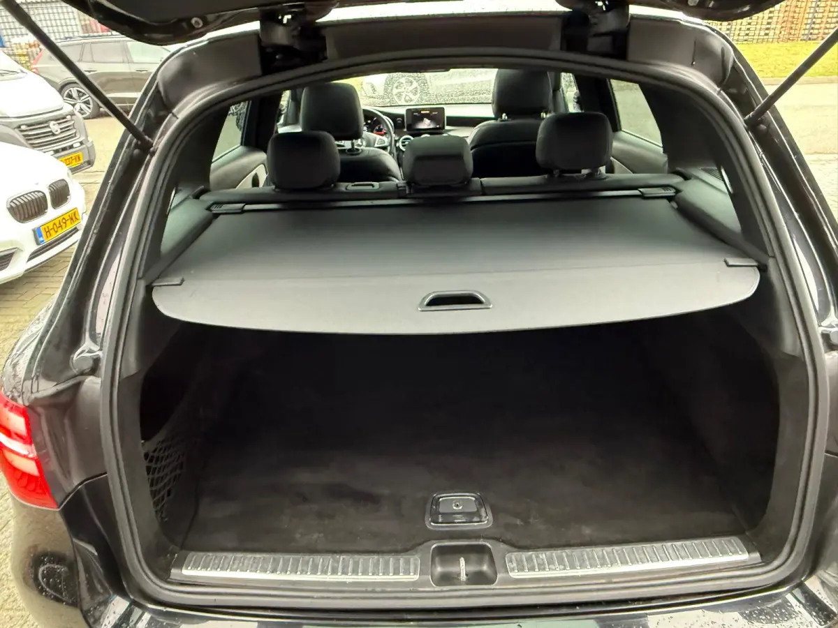 220 d 4MATIC Premium Plus | 3/6/12MND GARANTIE | LED | CARPLAY | PANODAK | CRUISE | NAVI | TREKHAAK |