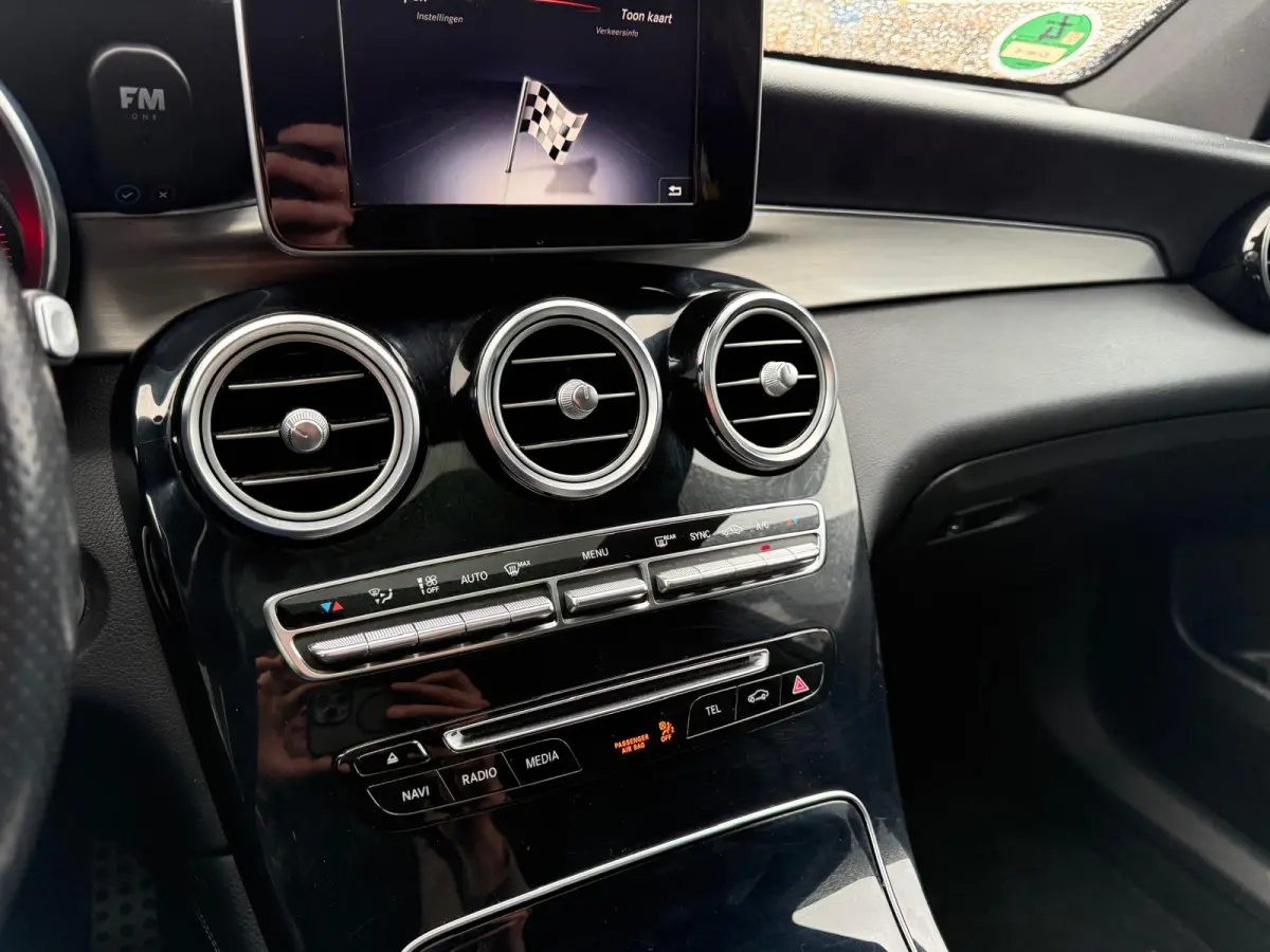 220 d 4MATIC Premium Plus | 3/6/12MND GARANTIE | LED | CARPLAY | PANODAK | CRUISE | NAVI | TREKHAAK |