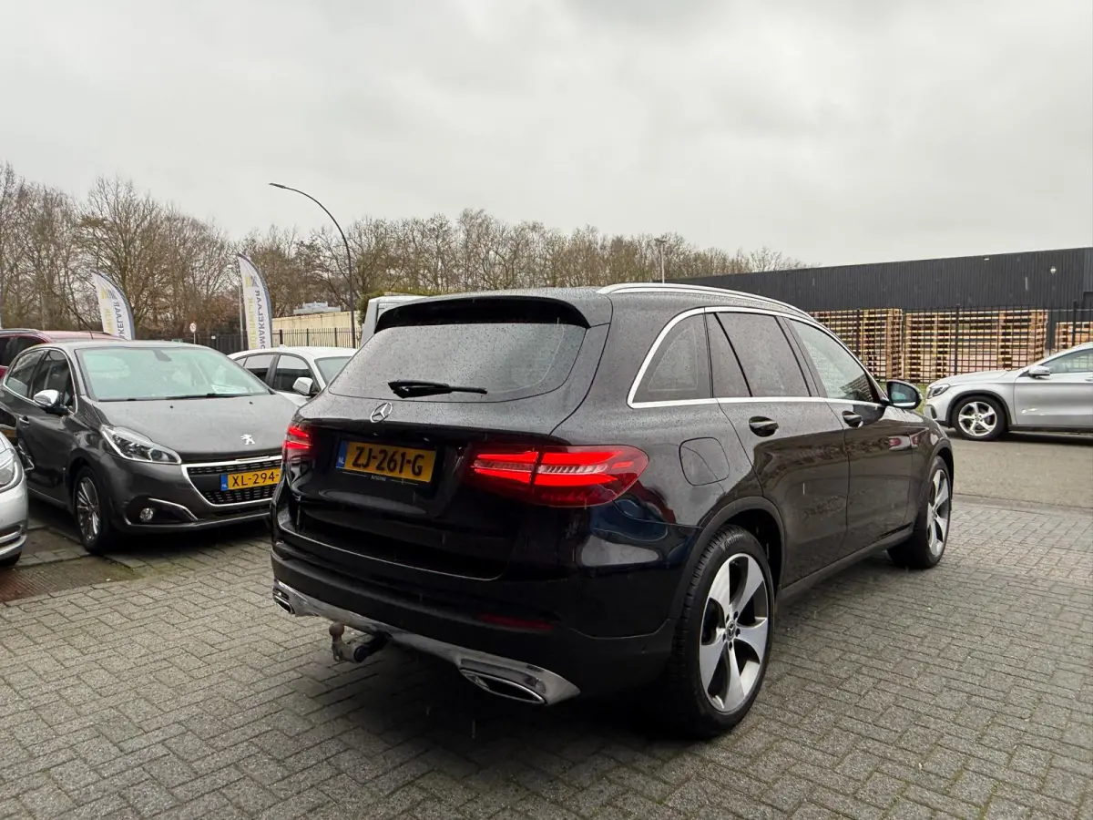 220 d 4MATIC Premium Plus | 3/6/12MND GARANTIE | LED | CARPLAY | PANODAK | CRUISE | NAVI | TREKHAAK |