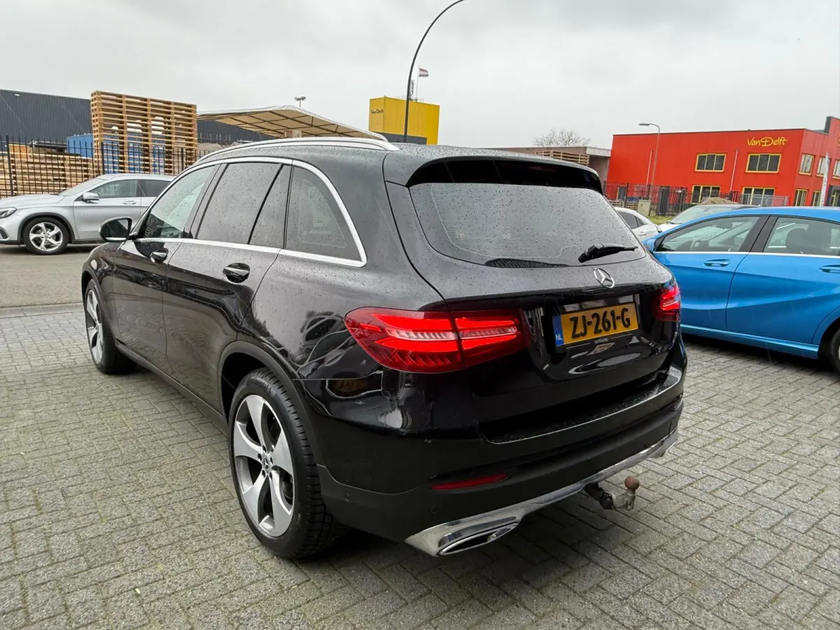 220 d 4MATIC Premium Plus | 3/6/12MND GARANTIE | LED | CARPLAY | PANODAK | CRUISE | NAVI | TREKHAAK |