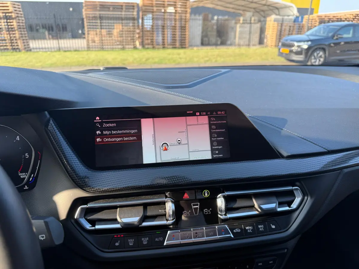 116d Executive | 1E EIGENAAR | 3/6/12MND GARANTIE | AUTOMAAT | LED | CARPLAY | SFEERVERLICHTING | CRUISE | AIRCO |