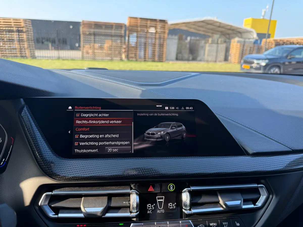 116d Executive | 1E EIGENAAR | 3/6/12MND GARANTIE | AUTOMAAT | LED | CARPLAY | SFEERVERLICHTING | CRUISE | AIRCO |
