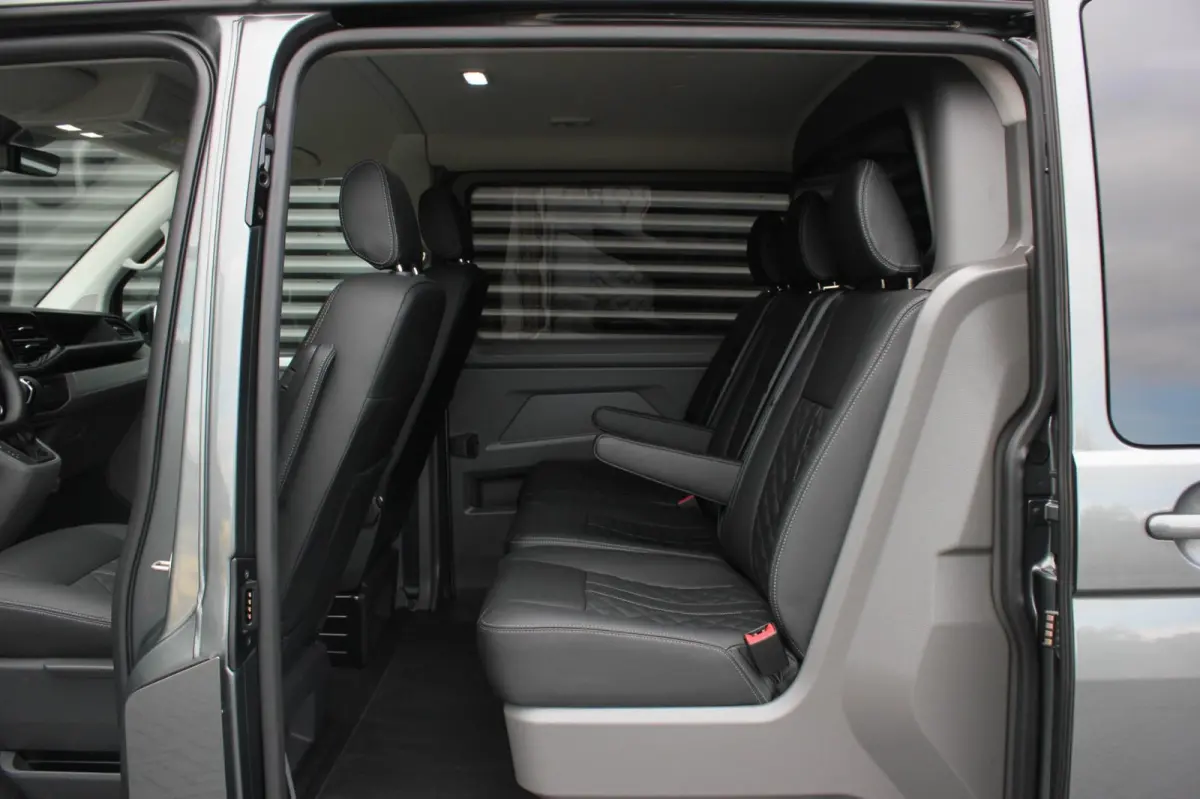 2.0 TDI L2H1 150PK BULLI DC DUBBEL CABINE / LEIGHTONVANS BODYKIT / FULL OPTINS / LEDER / FULL BLACK / APPLE