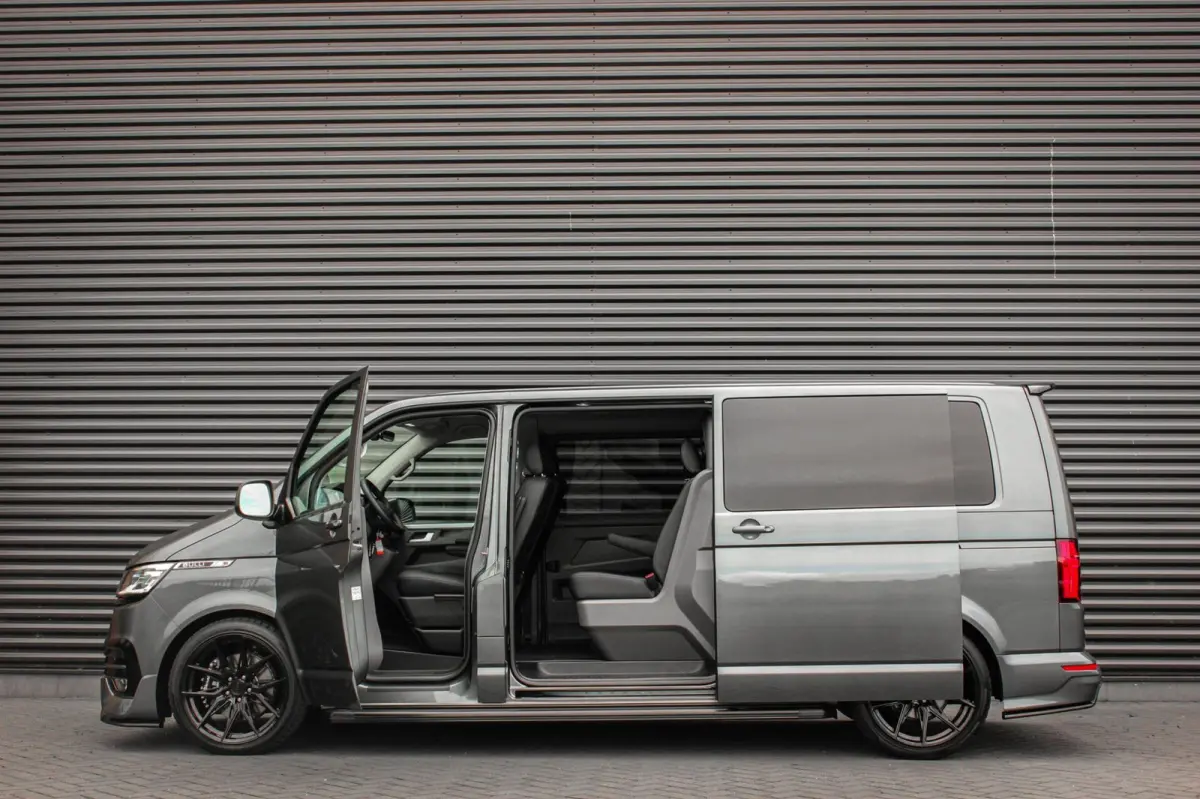 2.0 TDI L2H1 150PK BULLI DC DUBBEL CABINE / LEIGHTONVANS BODYKIT / FULL OPTINS / LEDER / FULL BLACK / APPLE