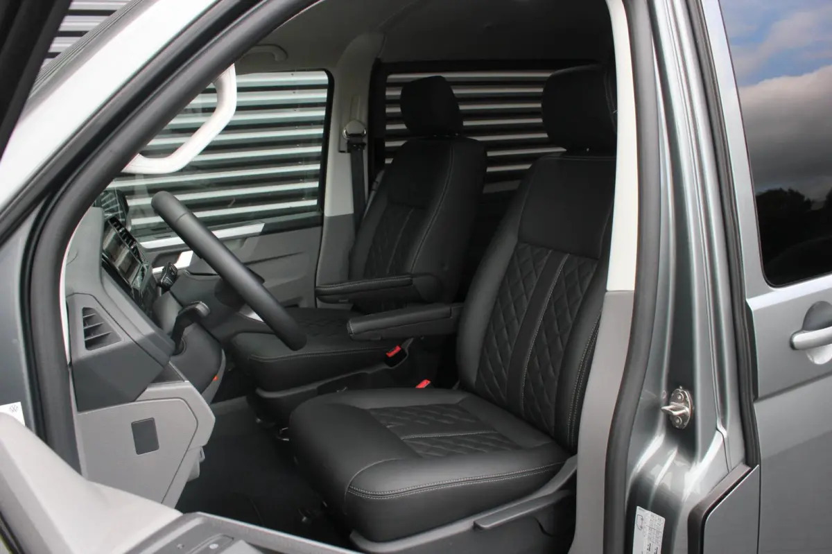 2.0 TDI L2H1 150PK BULLI DC DUBBEL CABINE / LEIGHTONVANS BODYKIT / FULL OPTINS / LEDER / FULL BLACK / APPLE