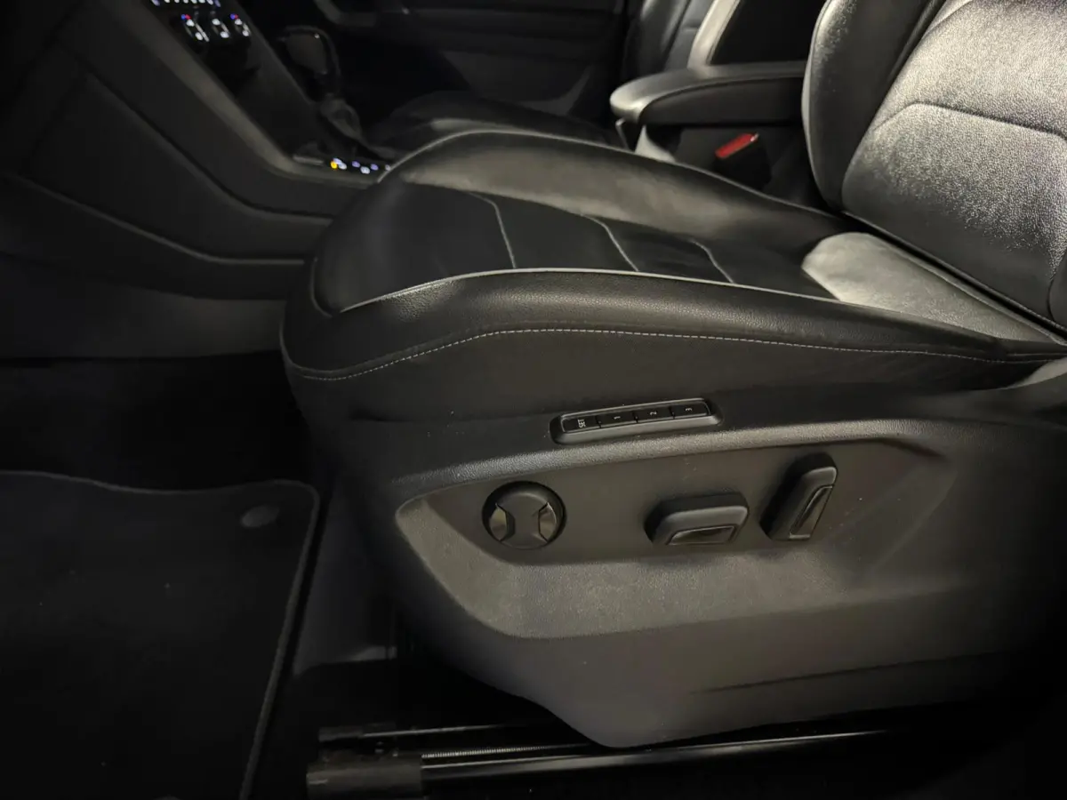 2.0 TSI 4Motion R-Line 7p PANO KEYLESS CAM