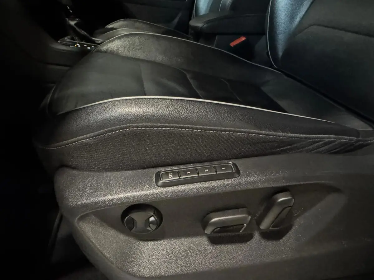 2.0 TSI 4Motion R-Line 7p PANO KEYLESS CAM