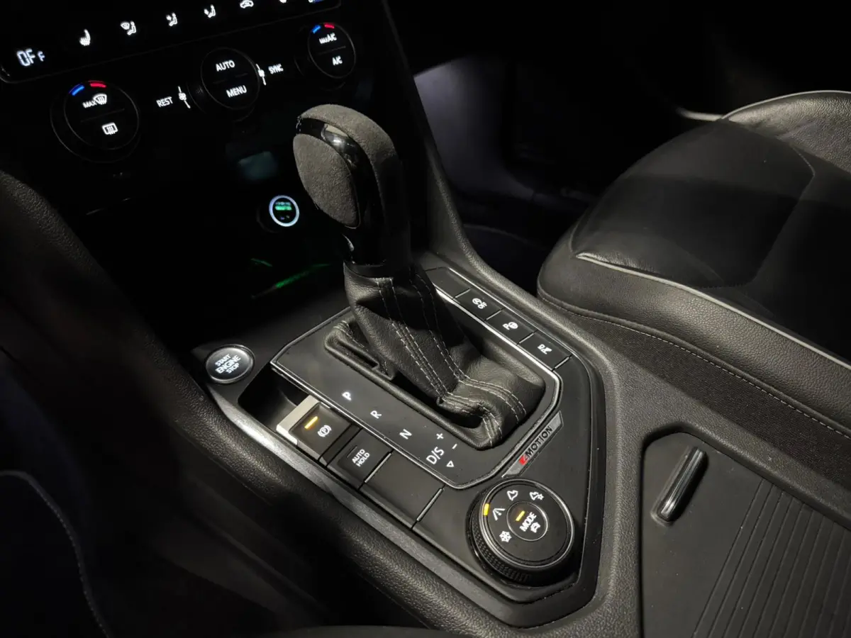 2.0 TSI 4Motion R-Line 7p PANO KEYLESS CAM