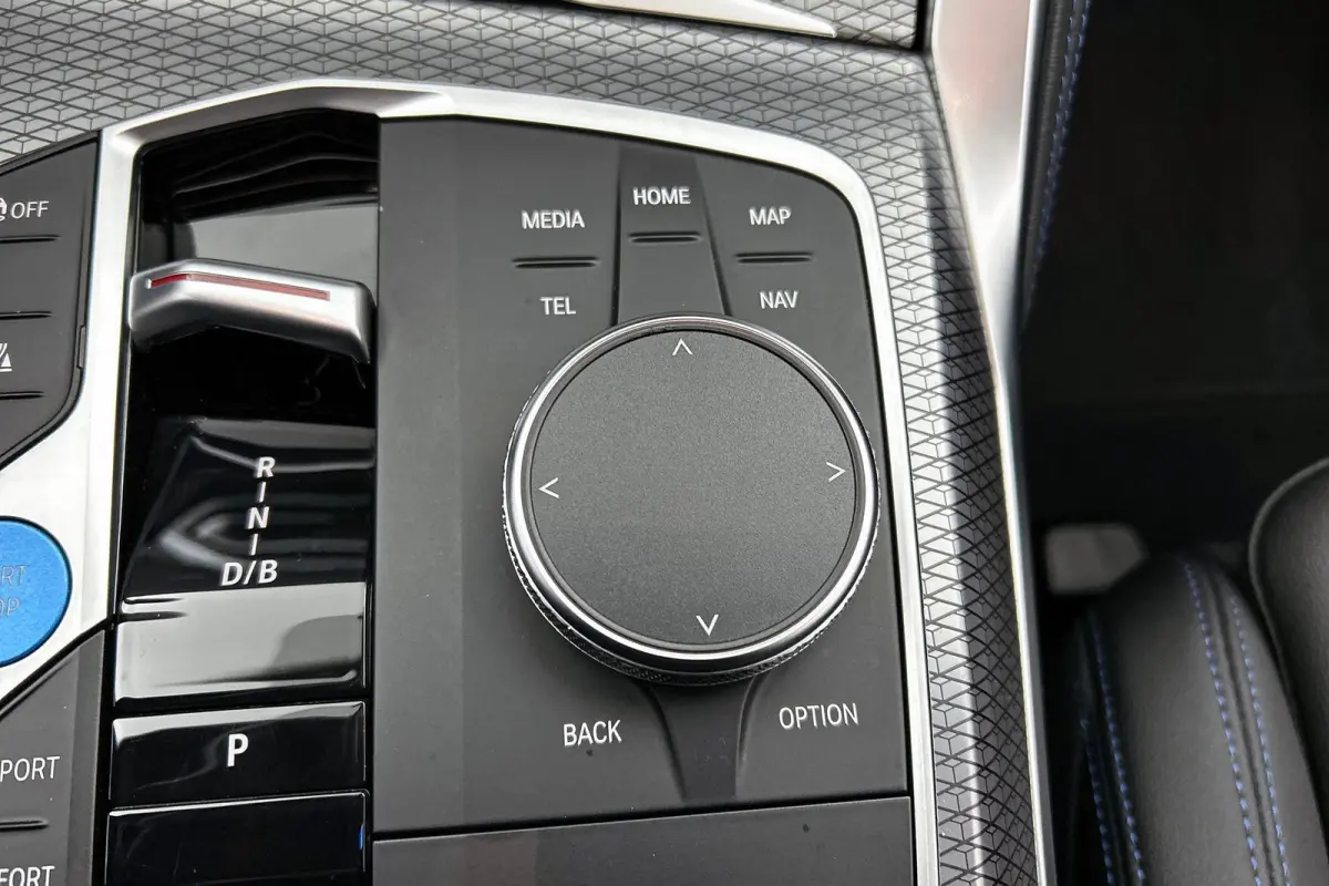 EDrive35 70 kWh M-sportpakket SoH 93,46%(1e Eig, Dealer OndH, Navi Pro, Camera, Carplay, Addapt Cruise, StoelV, PDC V+A,Etc