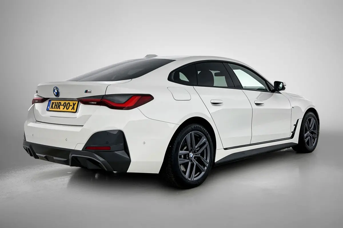 EDrive35 70 kWh M-sportpakket SoH 93,46%(1e Eig, Dealer OndH, Navi Pro, Camera, Carplay, Addapt Cruise, StoelV, PDC V+A,Etc