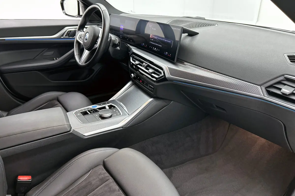 EDrive35 70 kWh M-sportpakket SoH 93,46%(1e Eig, Dealer OndH, Navi Pro, Camera, Carplay, Addapt Cruise, StoelV, PDC V+A,Etc